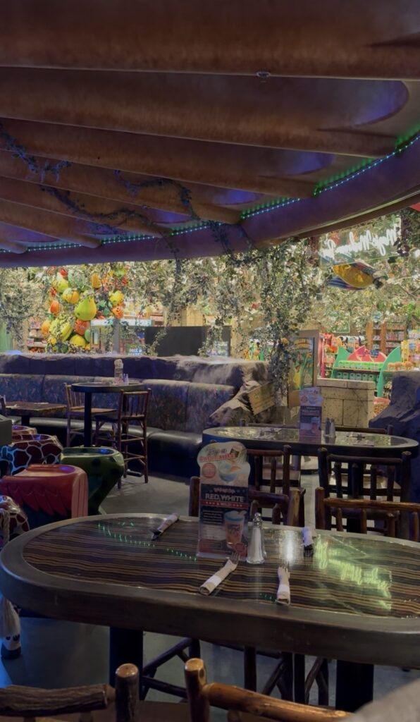 rainforest cafe bar area